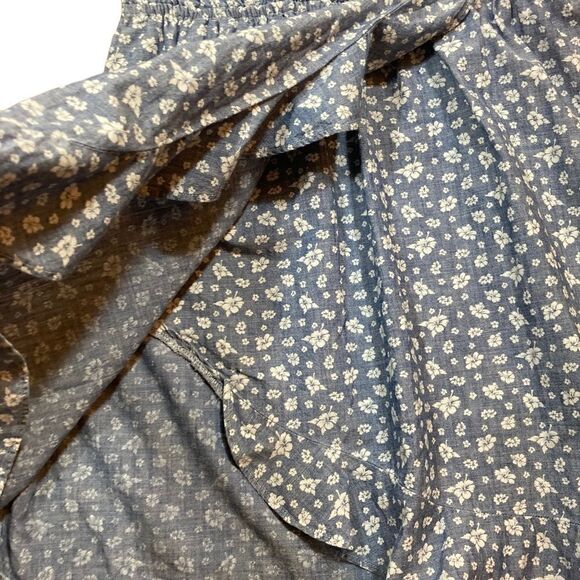 J. Crew Mercantile V-Neck Short Sleeve Denim-Look Dress W/White Flowers, Size XS - Picture 5 of 9